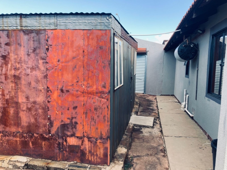 2 Bedroom Property for Sale in Mabopane Unit X North West